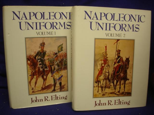 Napoleonic Uniforms. Band 1+2, so komplett! Eine nahezu komplette farbige Wiedergabe aller Knöteltafeln (ca. 900 farbige Abb., größtenteils ganzseitige) zur "Großen Armee" Napoleons I. Von den Offizieren und Fahnenträgern, Trommlern und Trompetern bis hin