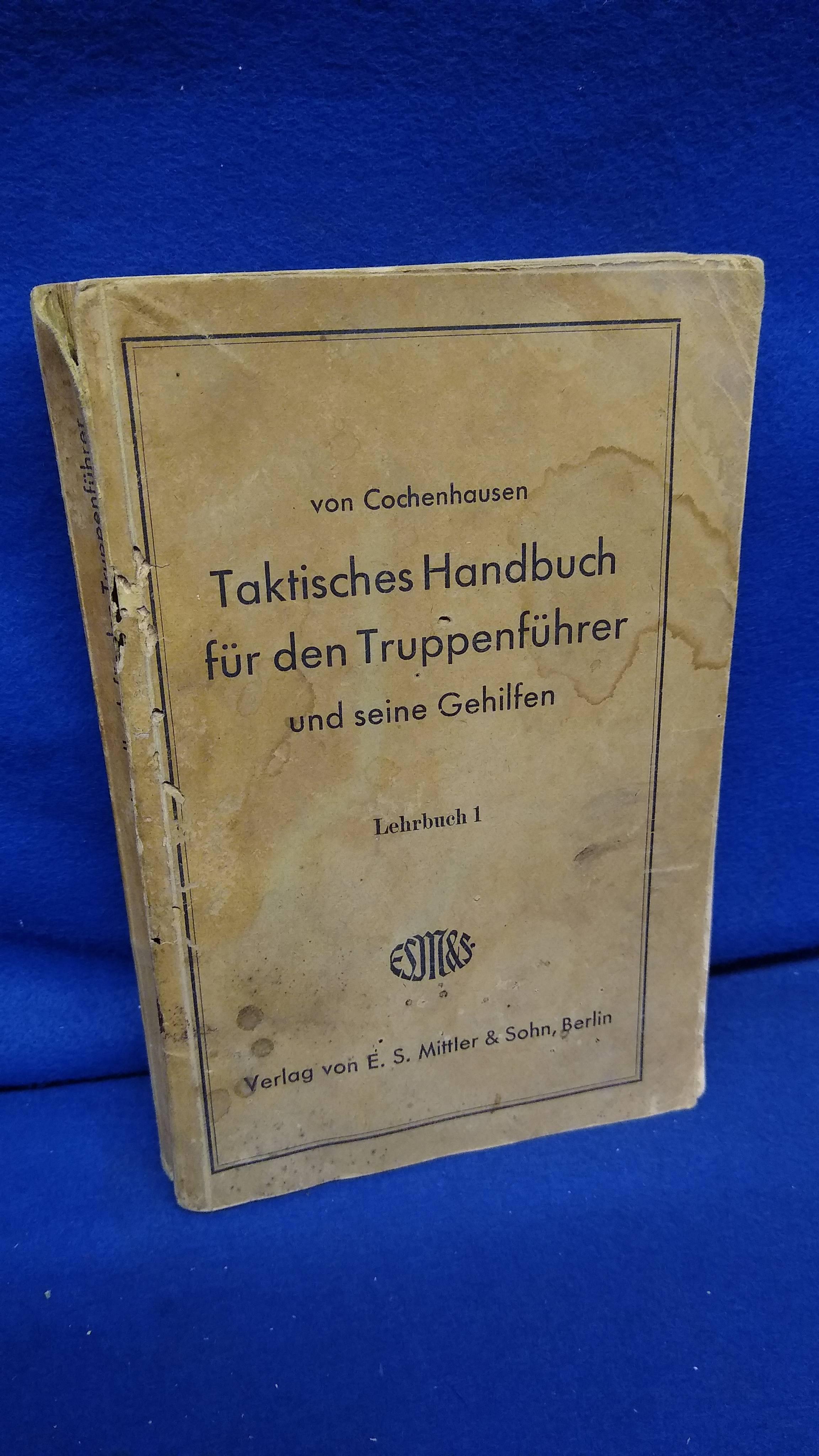 Taktisches Handbuch für den Truppenführer und seine Gehilfen. Lehrbuch 1. Seltene Kriegs-Ausgabe von 1940 mit den eingearbeiteten Kriegserfahrungen.